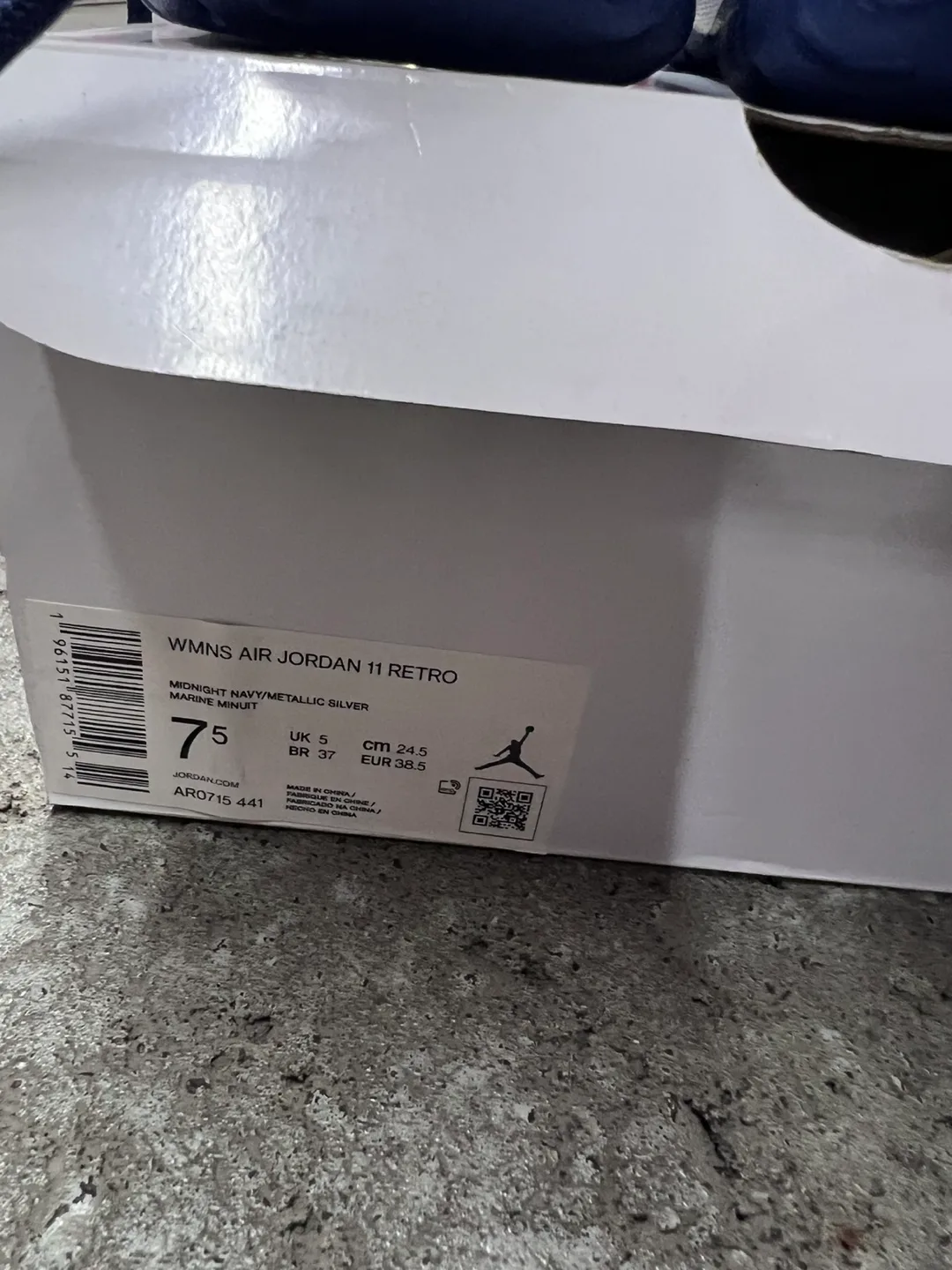 Brand New Air Jordan 11 Retro 'Midnight Navy' Women's Size 7.5 image indicator(10)