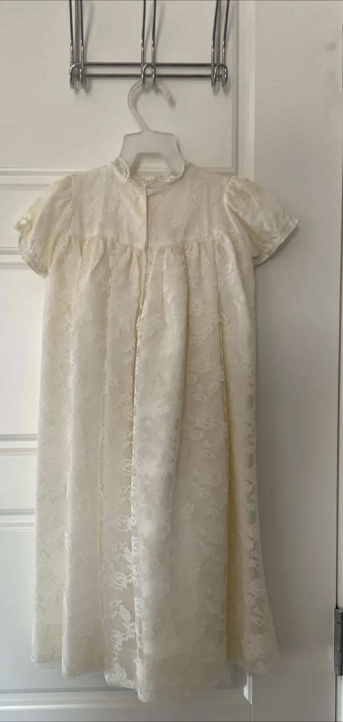 White Vintage Baby Dress with Bonnet 🇨🇦 image indicator(2)