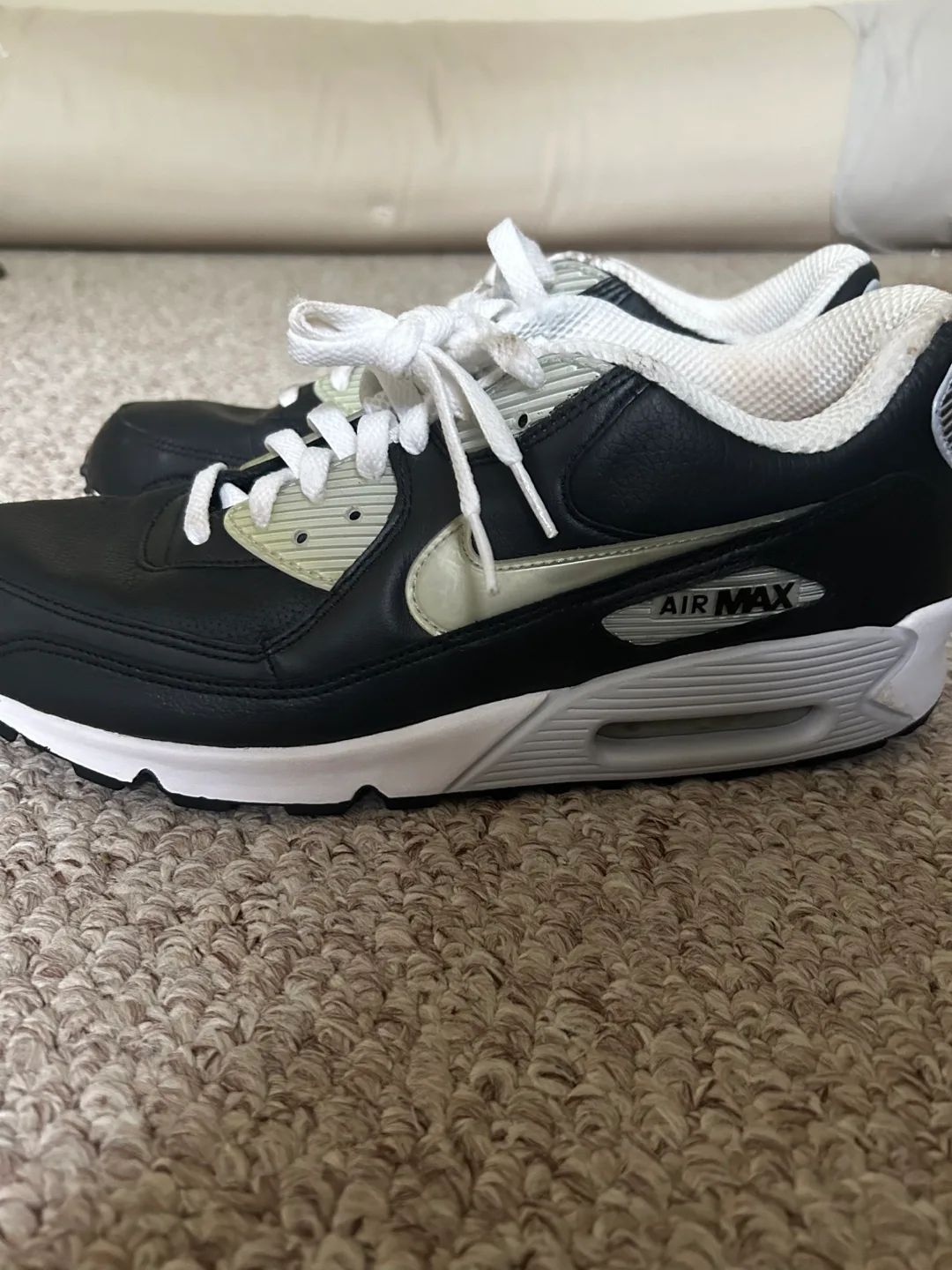 Nike Air Max 90, Black & White image indicator(2)