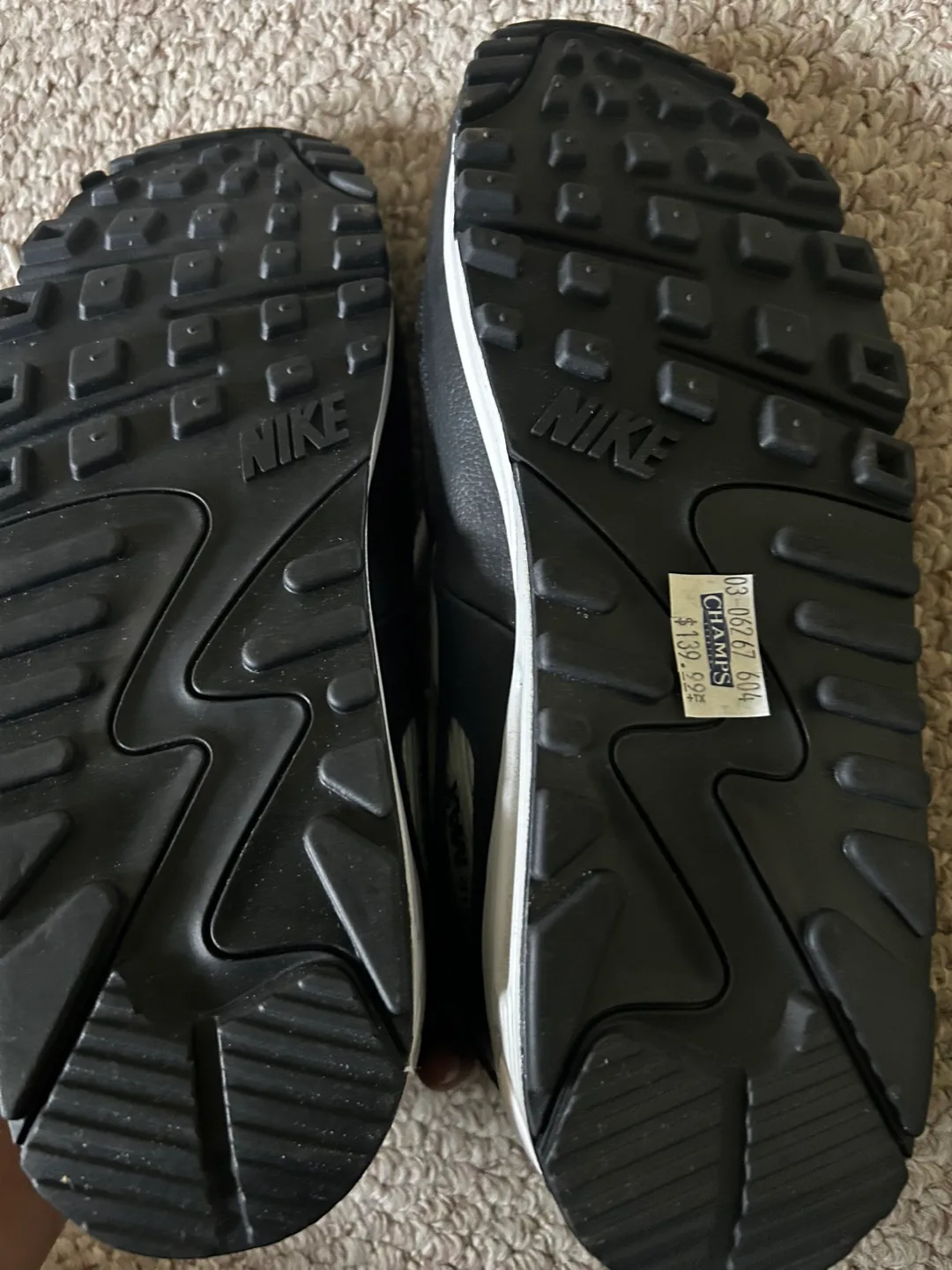 Nike Air Max 90, Black & White image indicator(4)