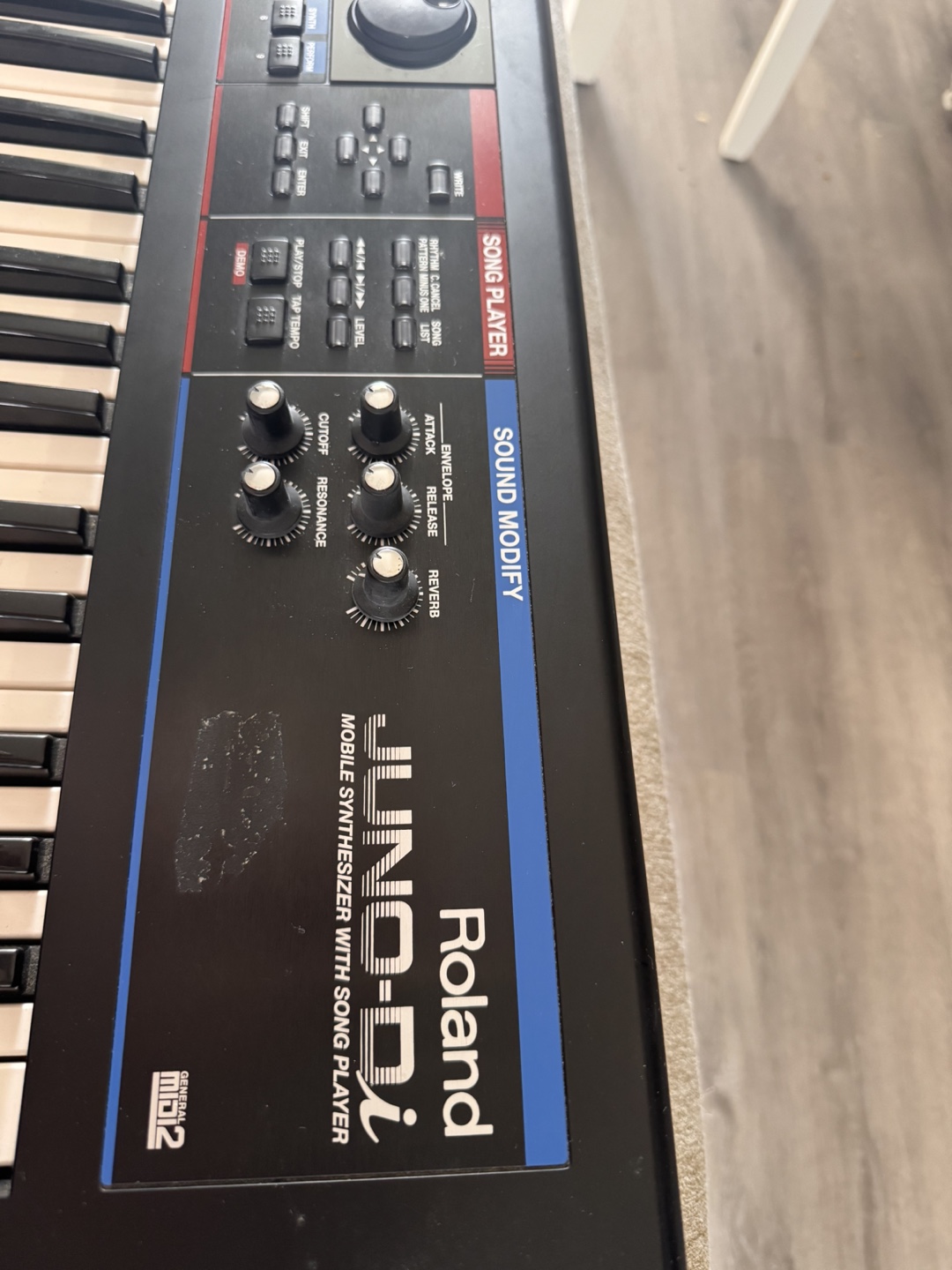 Roland Juno-Di Mobile Synthesizer - photo 3