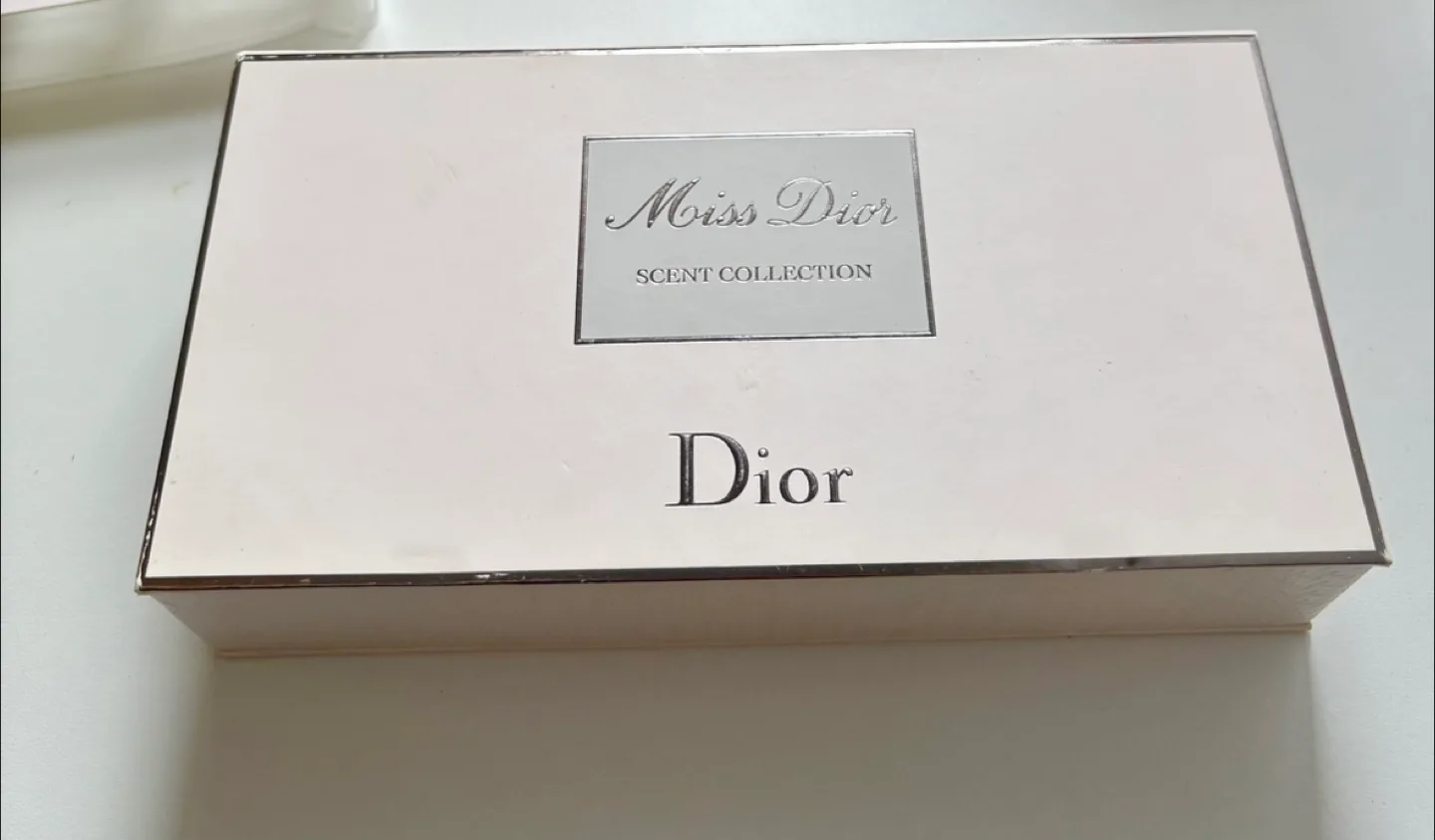 Miss Dior scent collection gift box (empty ) thumbnail