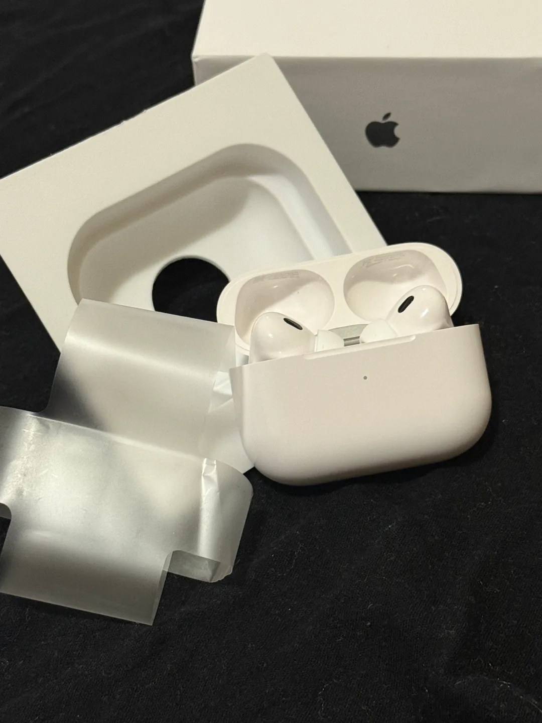Apple AirPods Pro 2nd Generation - Like New! image indicator(3)