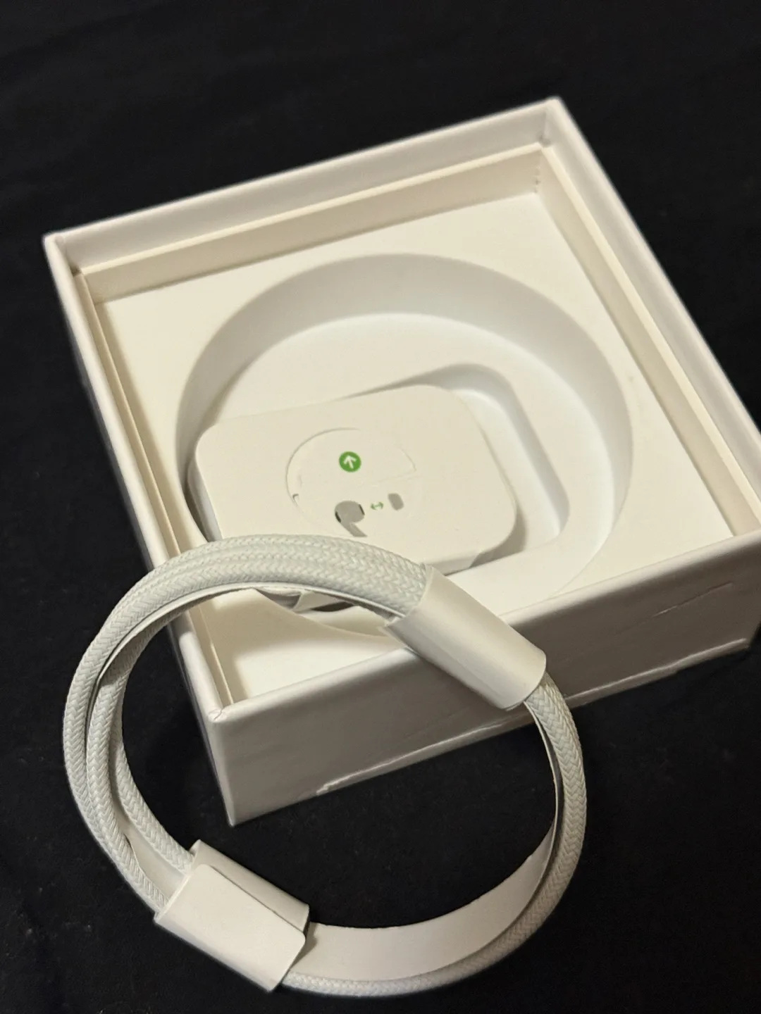 Apple AirPods Pro 2nd Generation - Like New! image indicator(6)