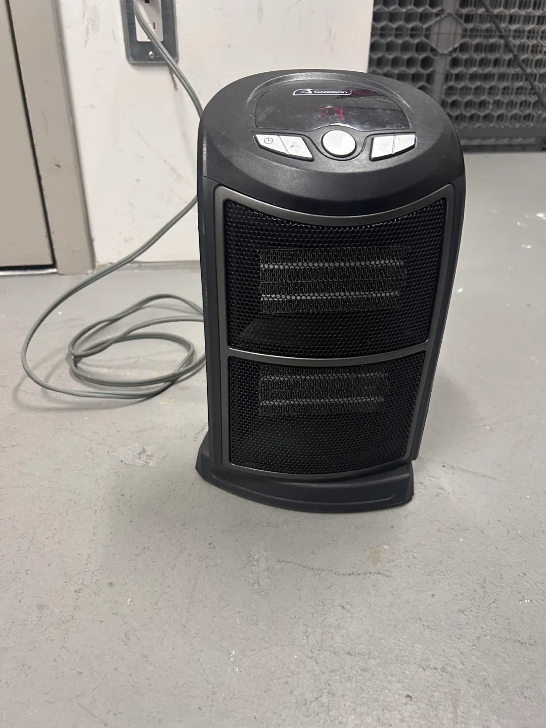 Garrison Oscillating Ceramic Radiator heater thumbnail