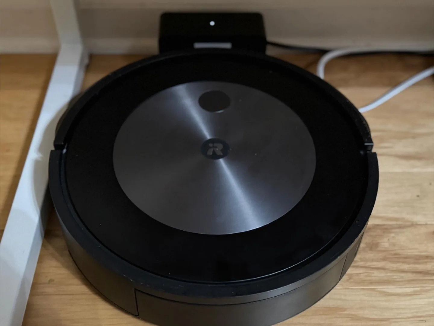 iRobot Roomba j7 Robot Vacuum - Black thumbnail