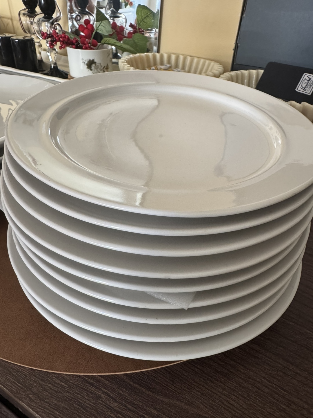 14 plates. Hardly used, like new and clean. - photo 2