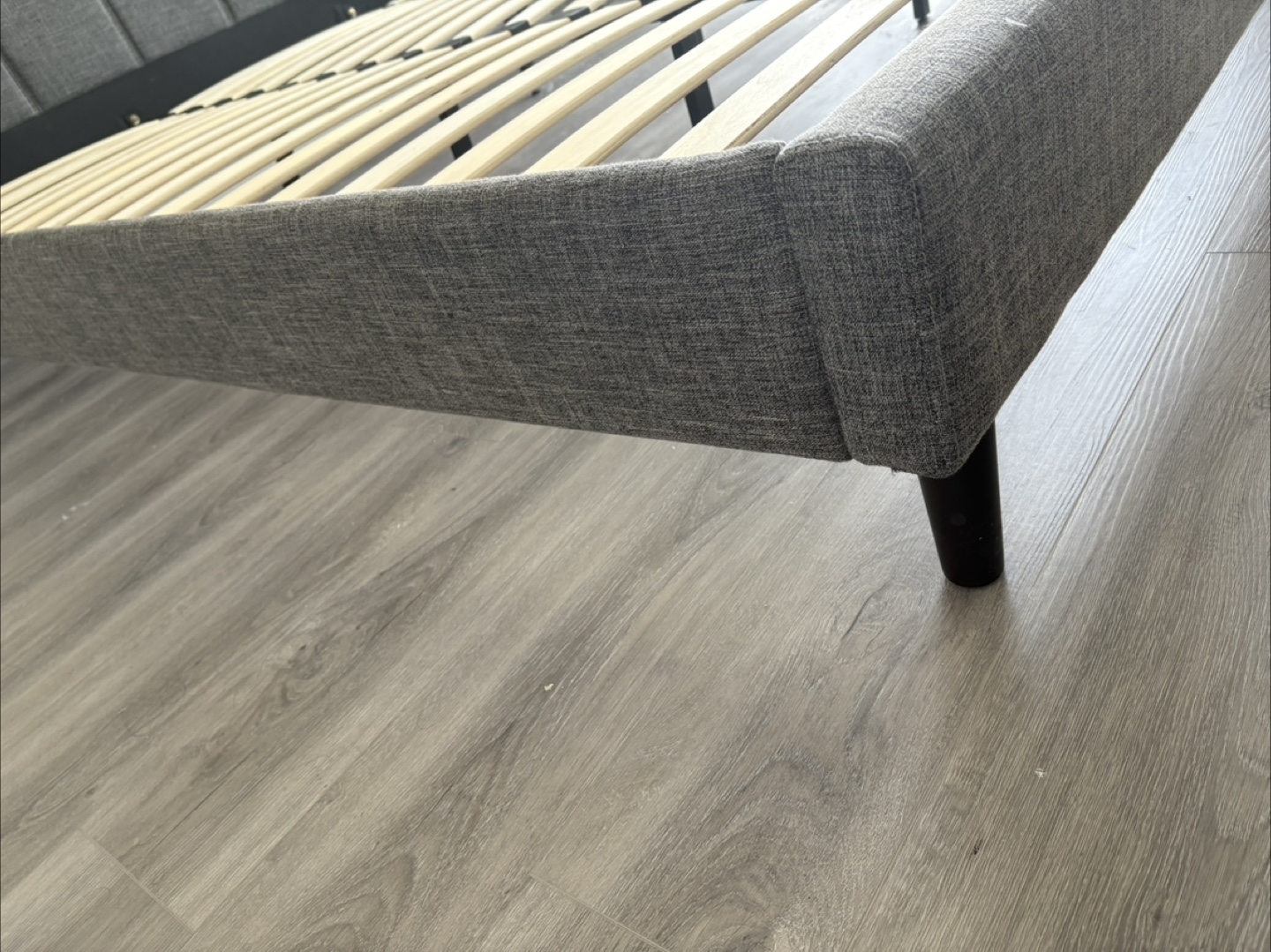 King size Upholstered Platform Bed Frame - Grey - photo 2