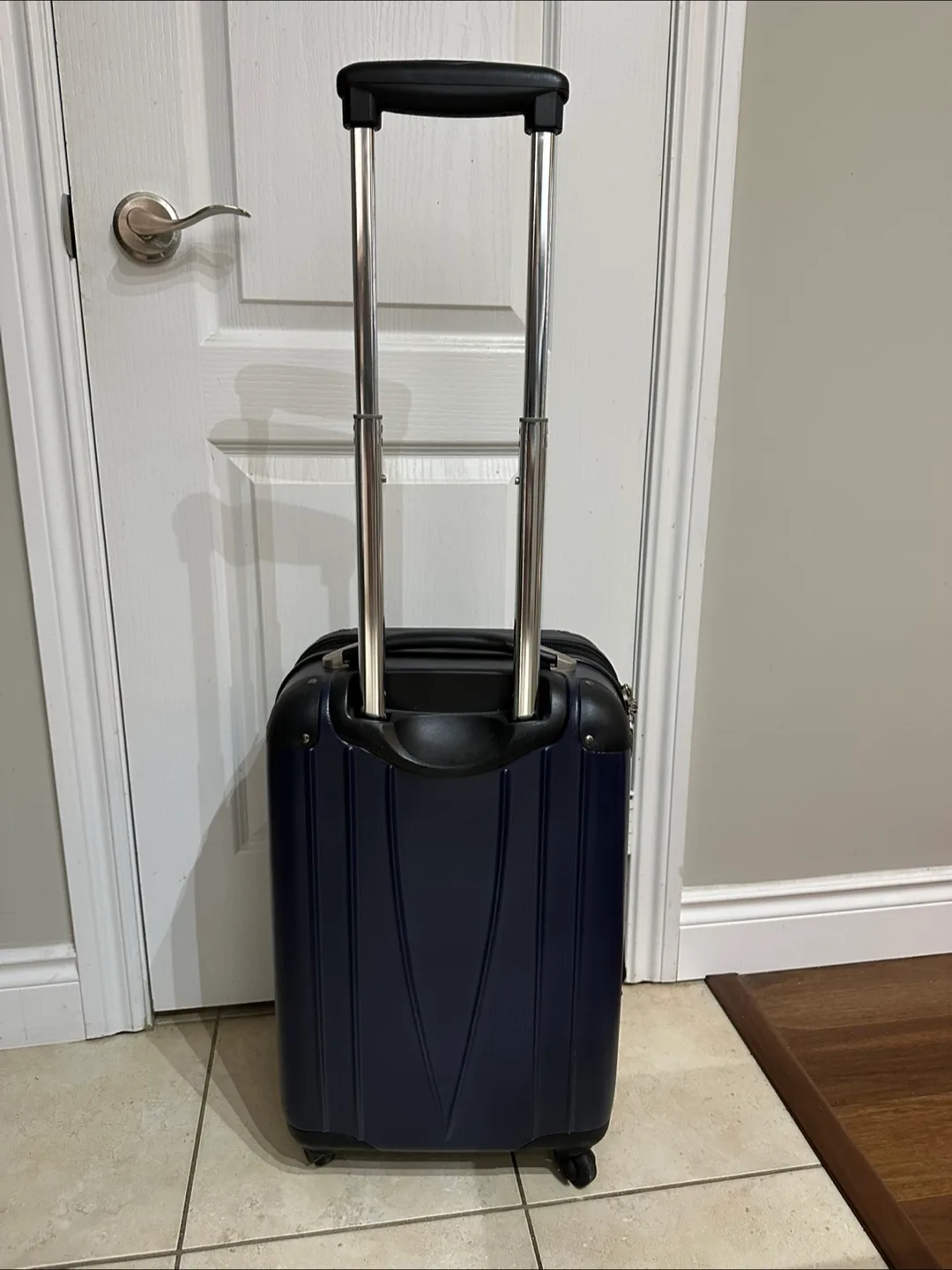 Heys Luggage Carry-on Suitcase image indicator(3)