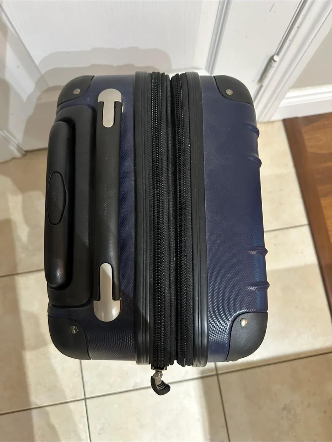 Heys Luggage Carry-on Suitcase image indicator(4)