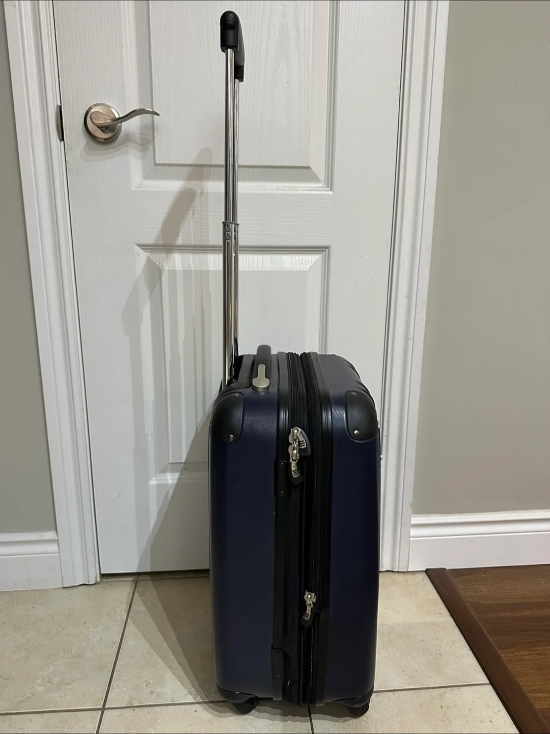 Heys Luggage Carry-on Suitcase image indicator(2)