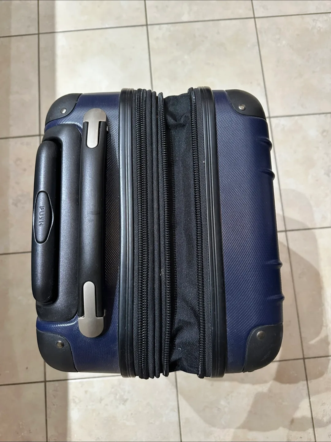 Heys Luggage Carry-on Suitcase image indicator(10)