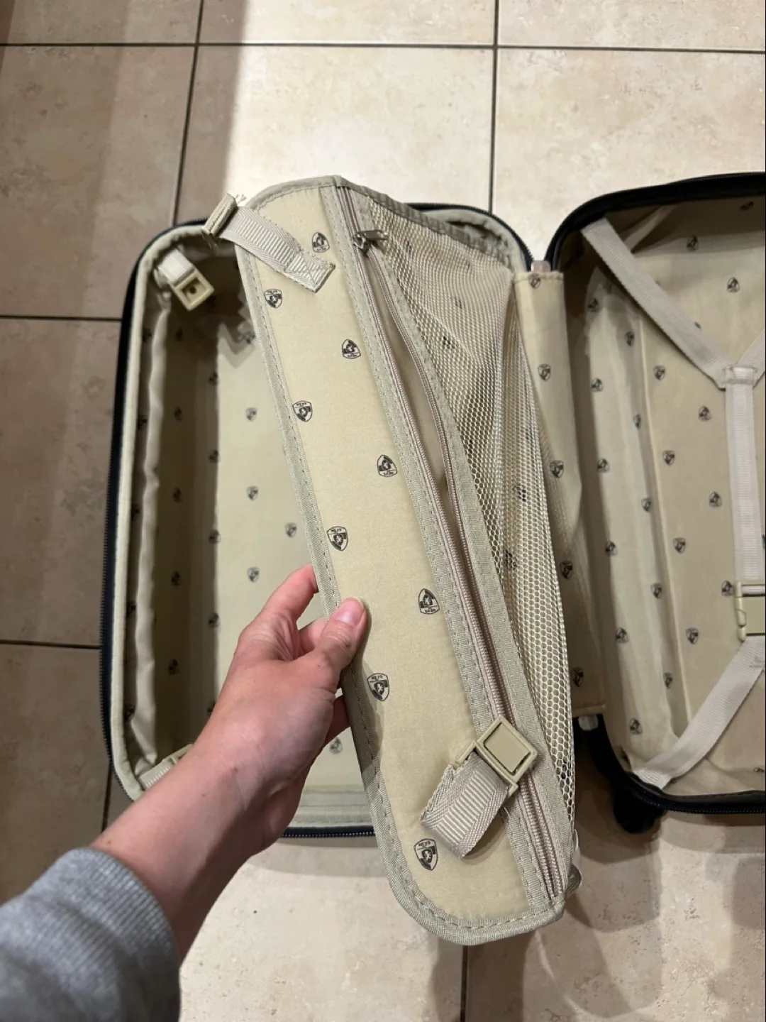 Heys Luggage Carry-on Suitcase image indicator(7)