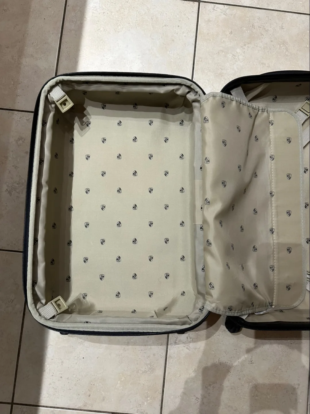 Heys Luggage Carry-on Suitcase image indicator(8)