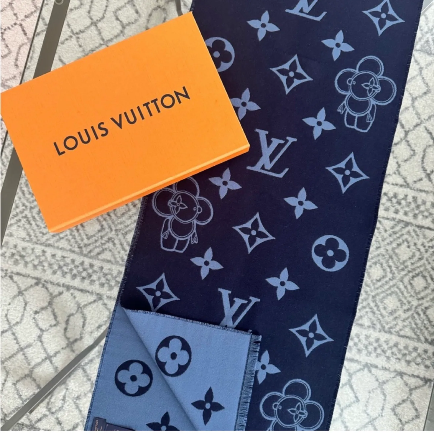 Louis Vuitton men’s cashmere scarf image indicator(7)