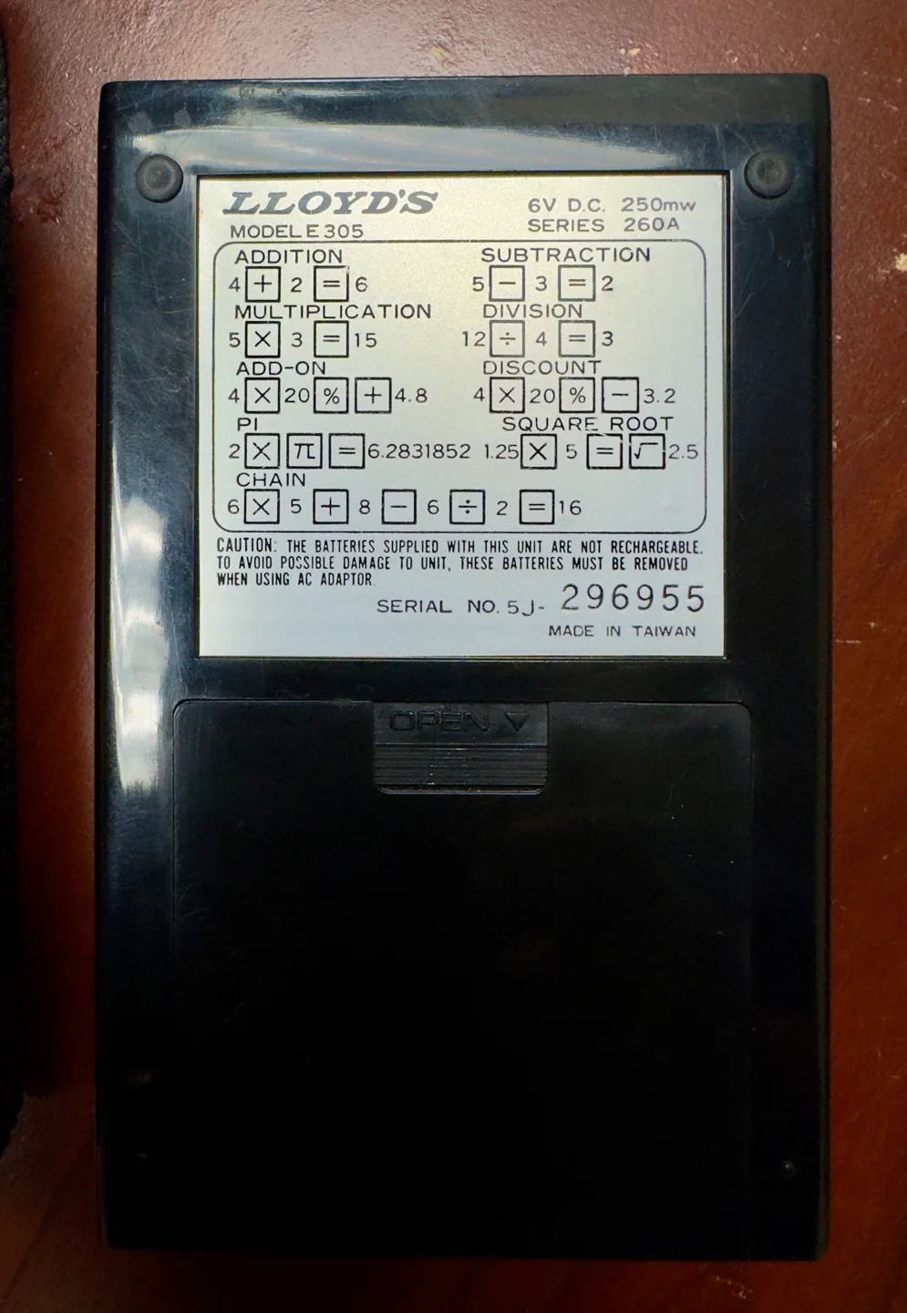 Lloyd's Accumatic 305 Calculator with Case image indicator(4)