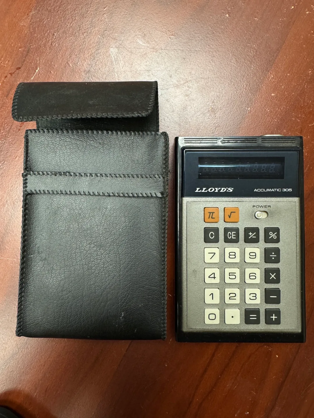 Lloyd's Accumatic 305 Calculator with Case image indicator(2)