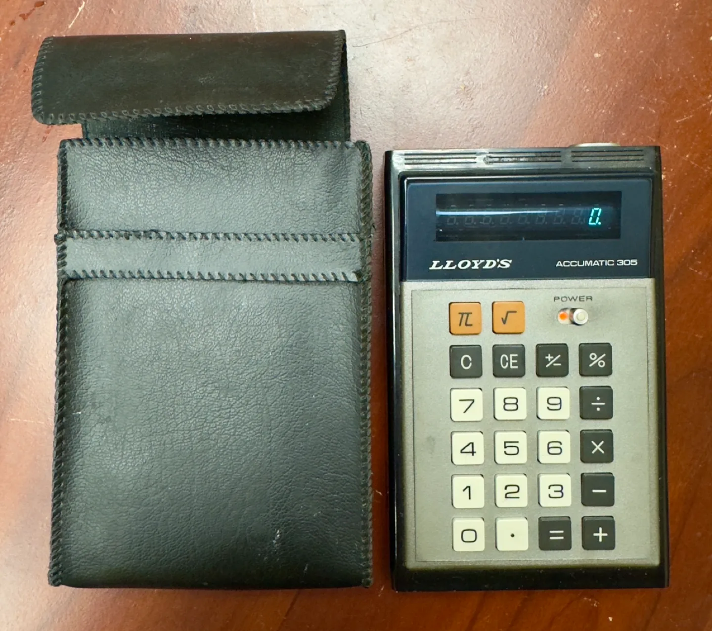 Lloyd's Accumatic 305 Calculator with Case image indicator(3)