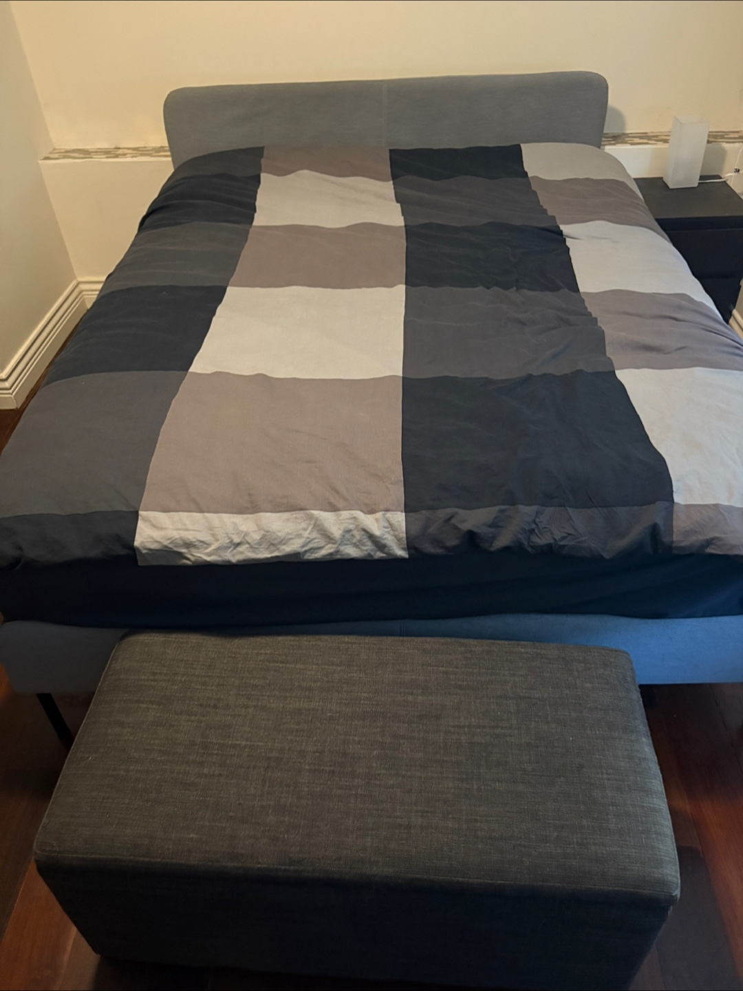Queen Size Bed Frame - bedding not included - photo 3