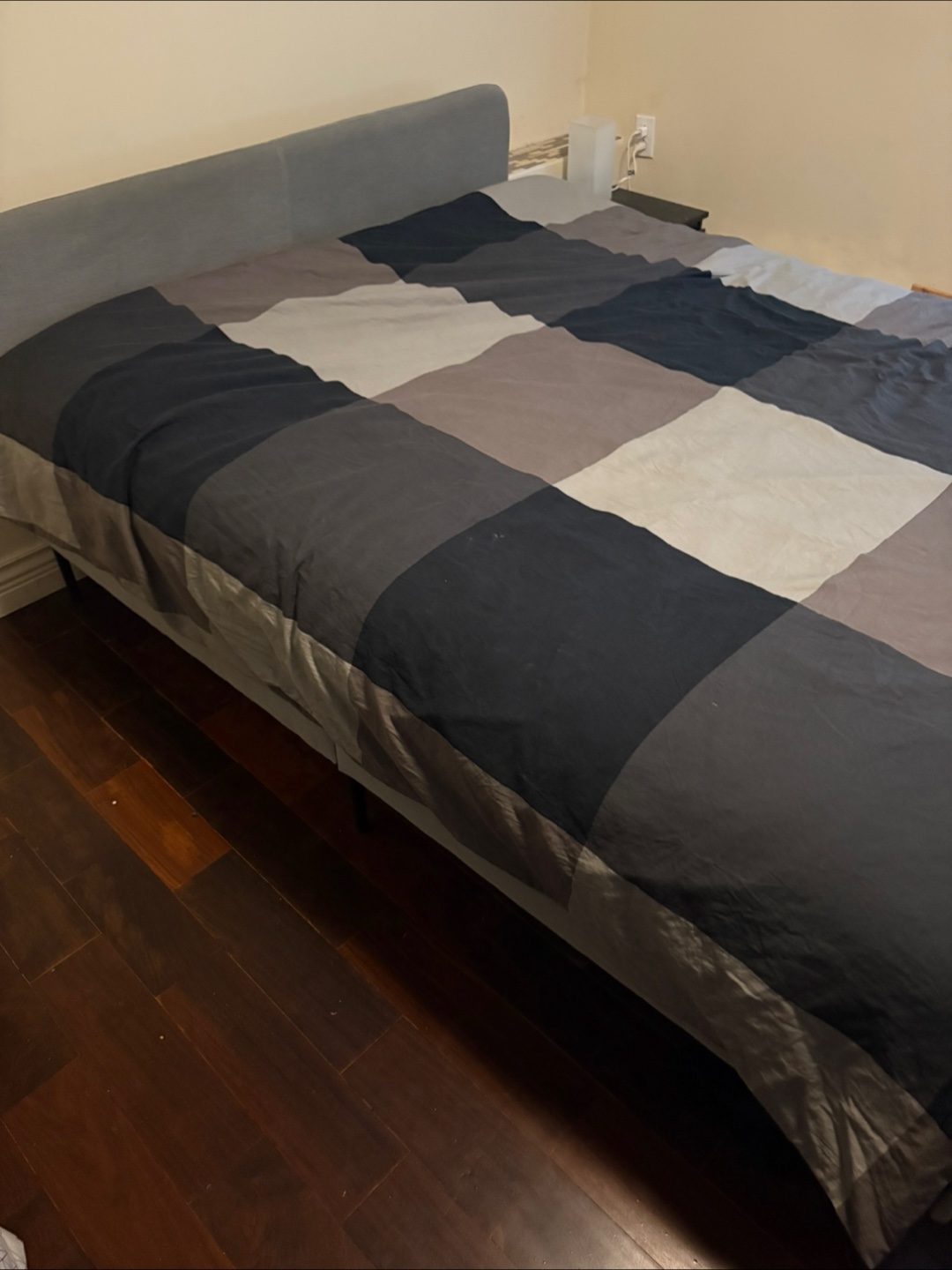 Queen Size Bed Frame - bedding not included - photo 2