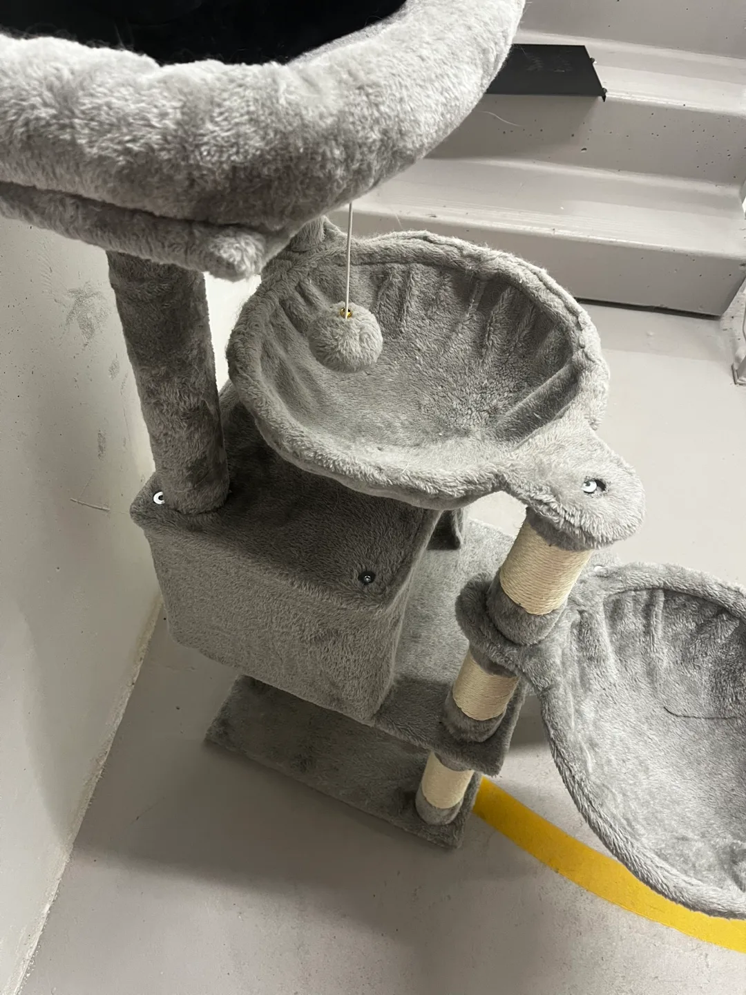 Grey Cat Tree with Secretlab Pillow image indicator(2)