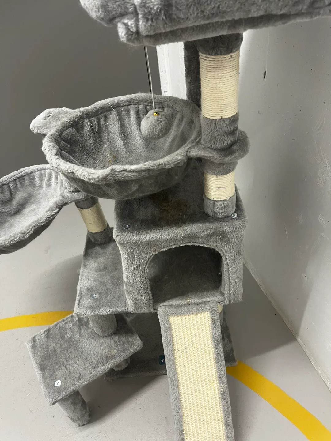 Grey Cat Tree with Secretlab Pillow image indicator(5)