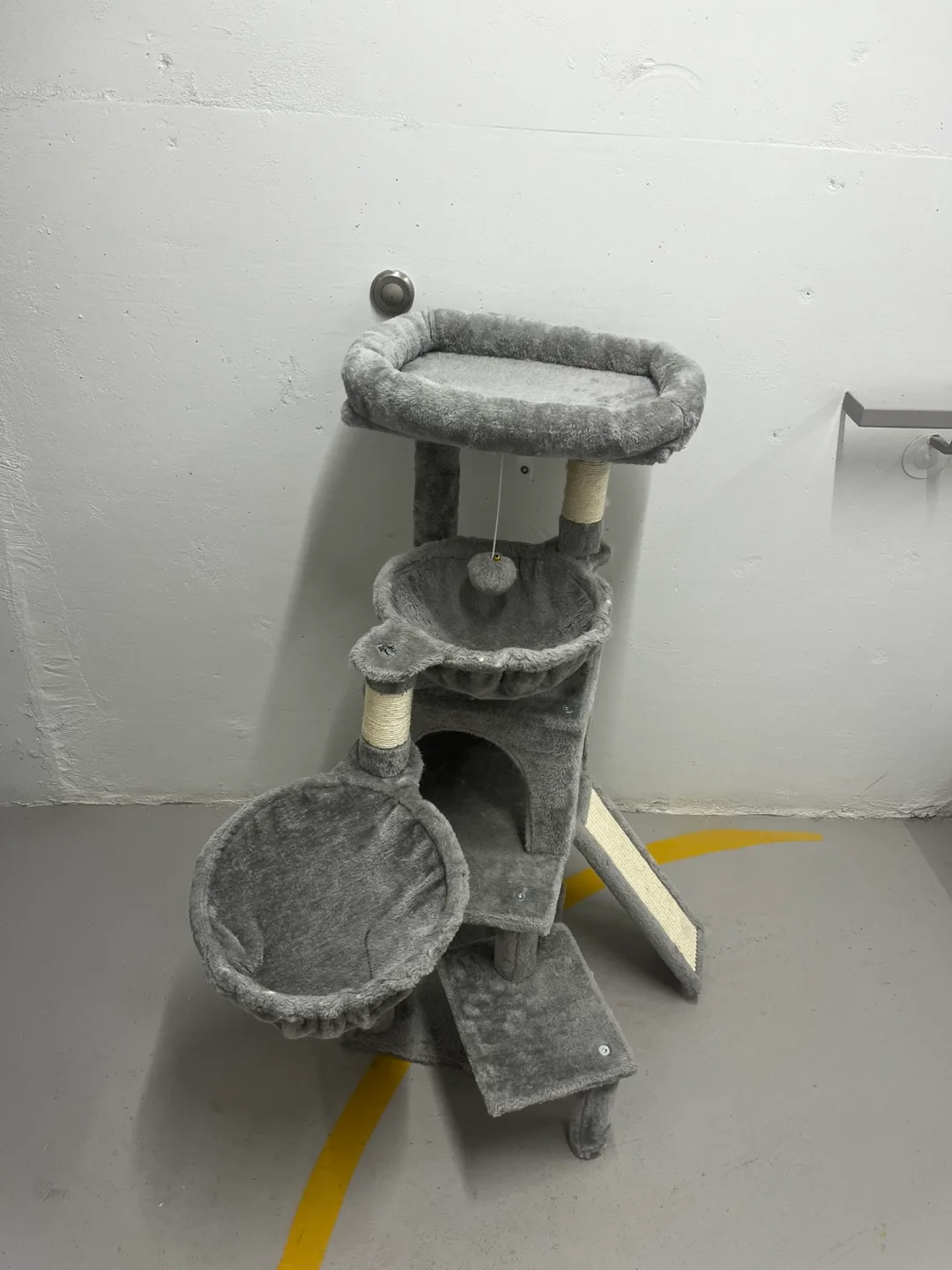 Grey Cat Tree with Secretlab Pillow image indicator(7)