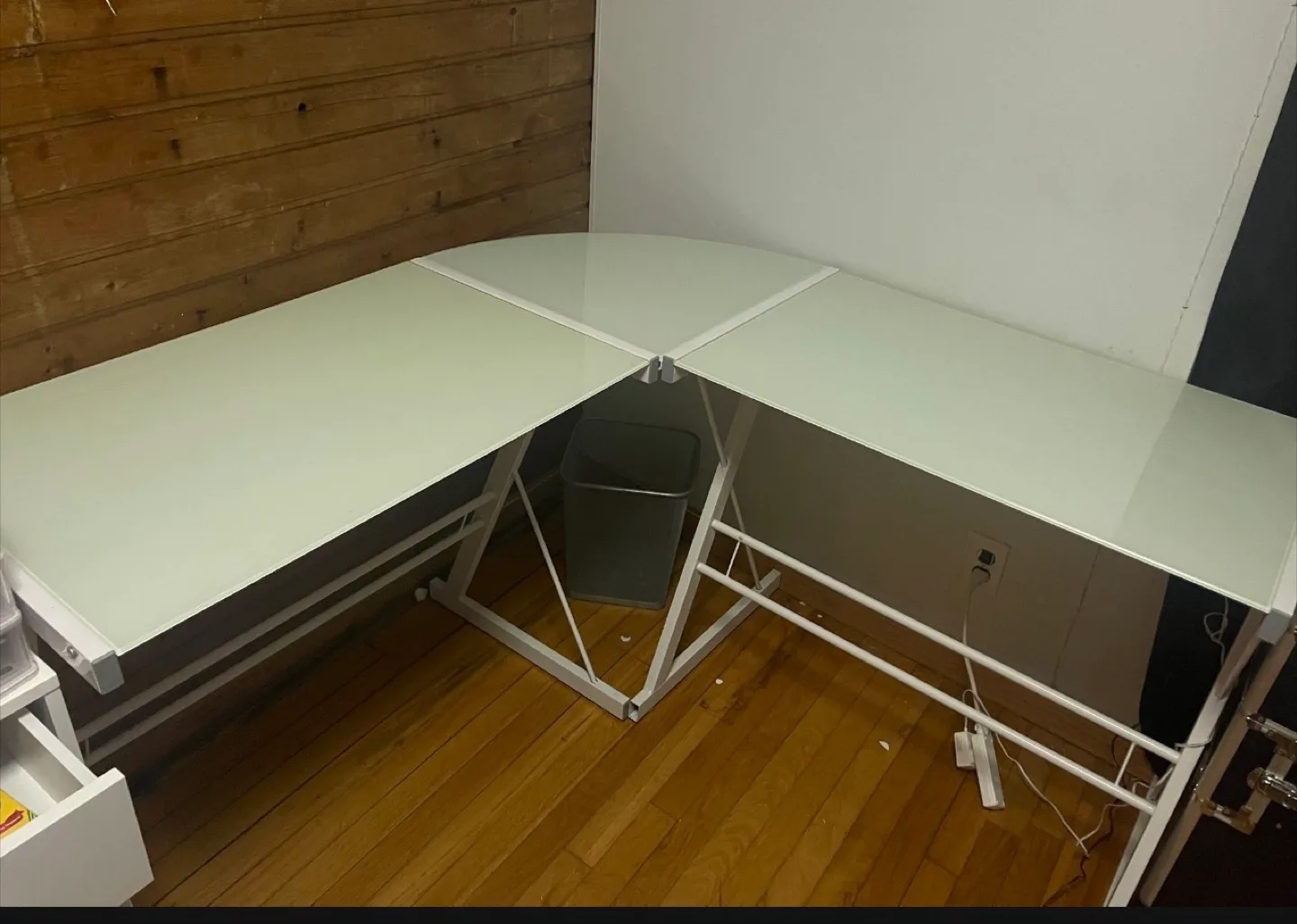 White Glass L-Shaped Corner Desk thumbnail