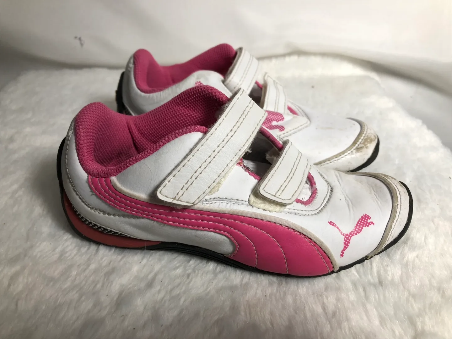 Girls White/Pink Puma Shoes. Size 11 thumbnail