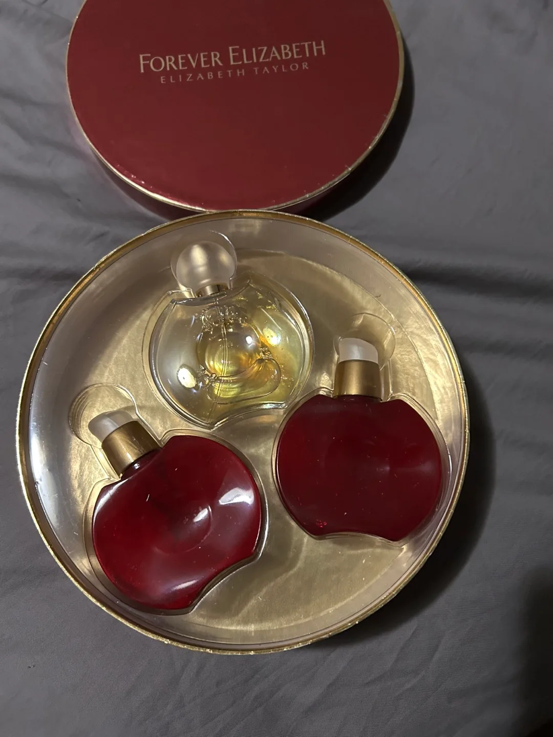 Forever Elizabeth Taylor Gift Set image indicator(3)