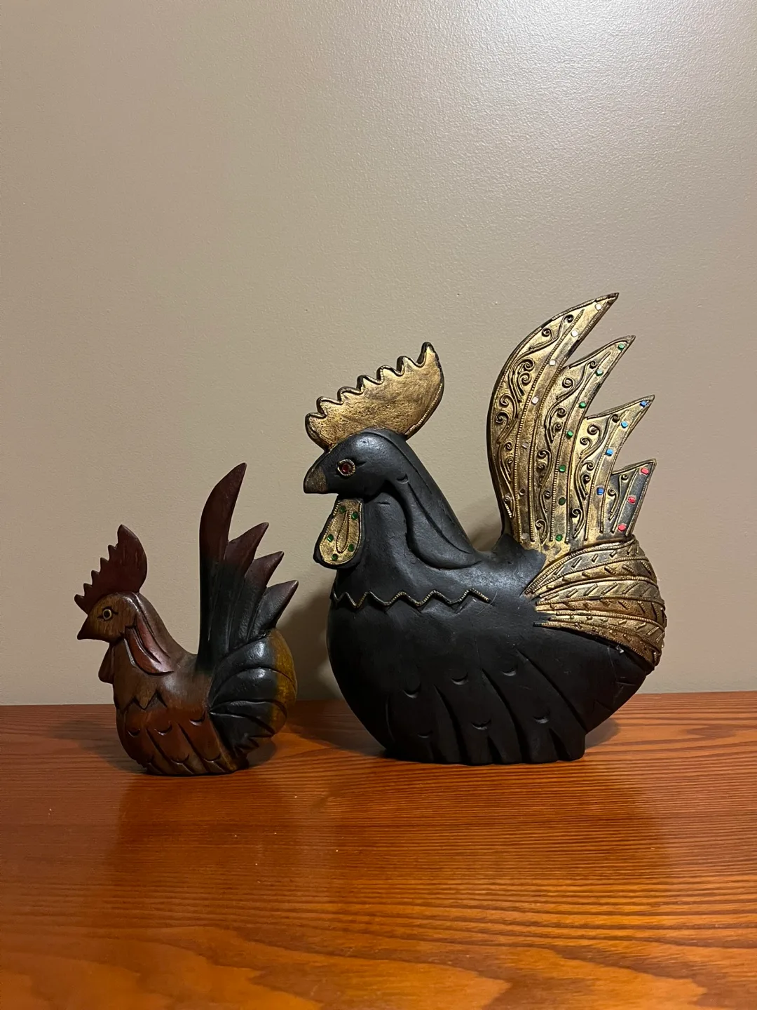 VINTAGE SOLID WOOD ROOSTER FIGURINES/DECOR thumbnail