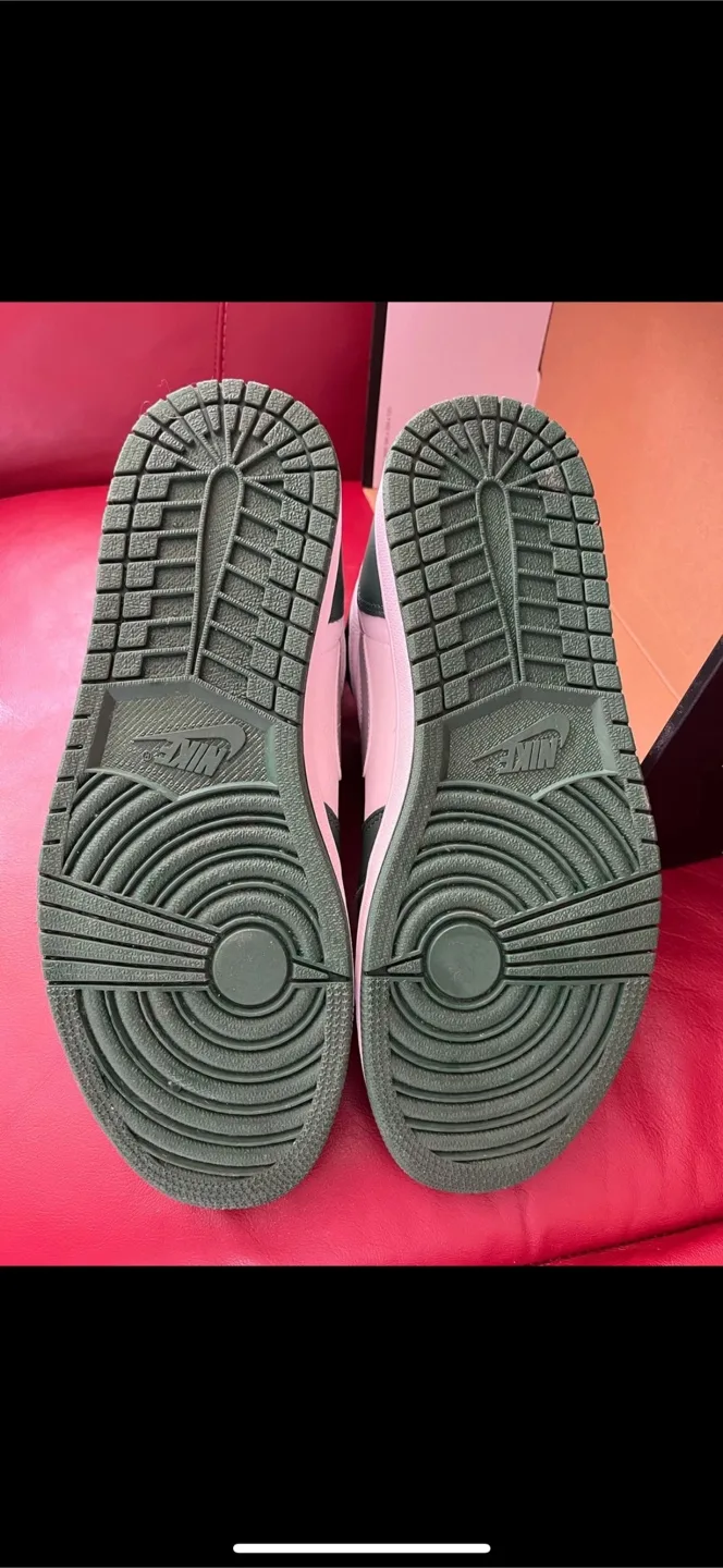 Nike Air Jordan 1 Retro High OG 'Gorge Green' - Size 11.5 image indicator(4)