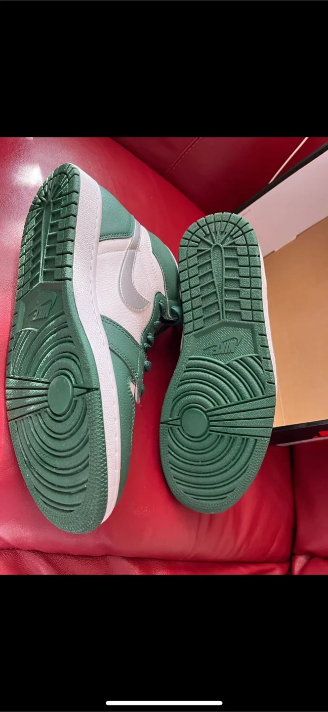 Nike Air Jordan 1 Retro High OG 'Gorge Green' - Size 11.5 image indicator(5)