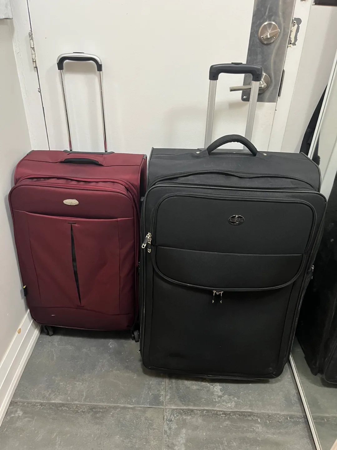 American Tourister & President Luggage Set image indicator(6)