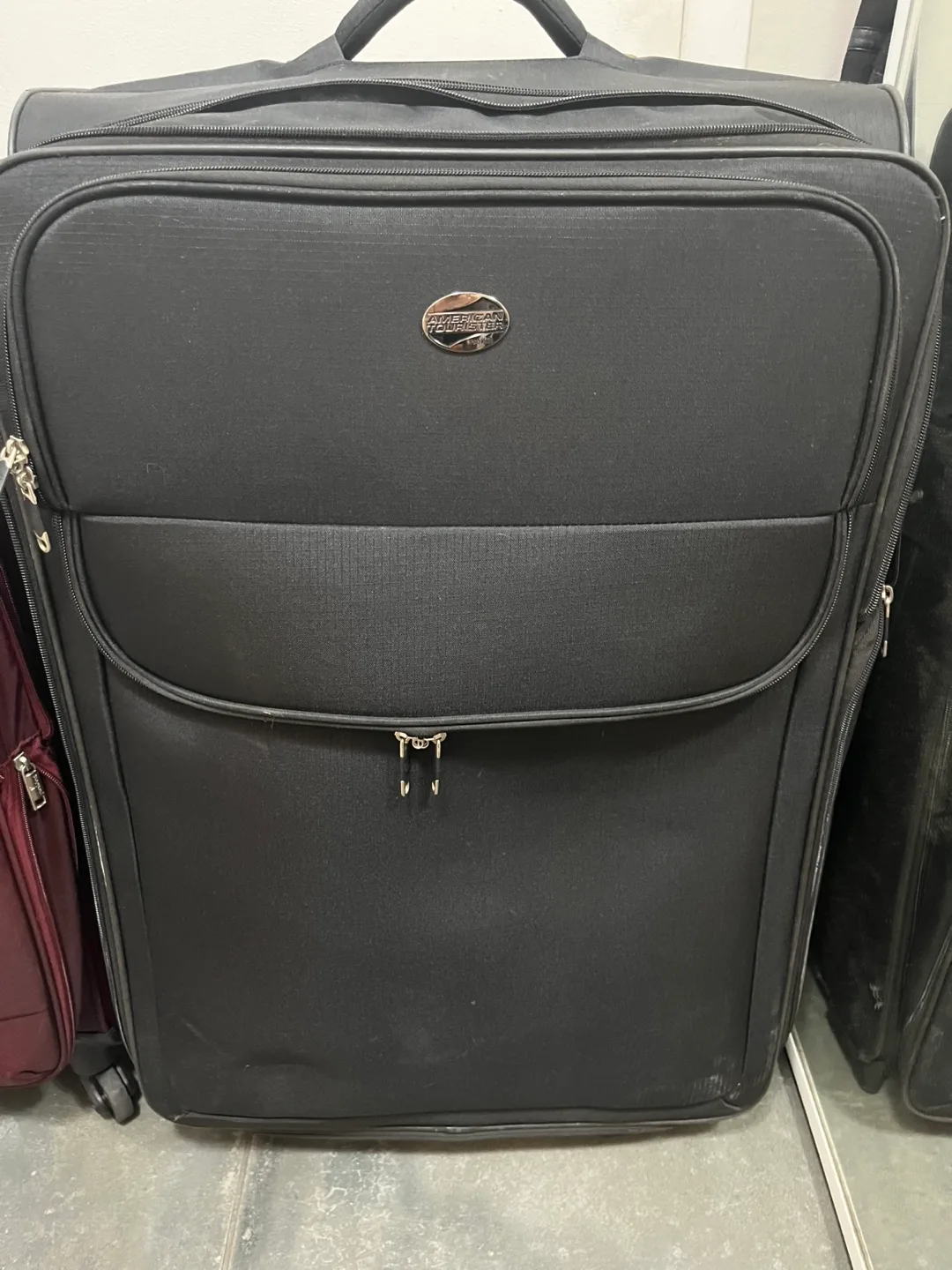 American Tourister & President Luggage Set image indicator(4)