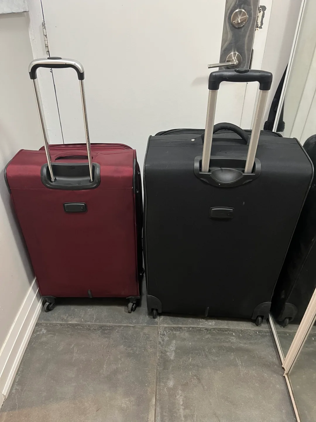 American Tourister & President Luggage Set image indicator(7)