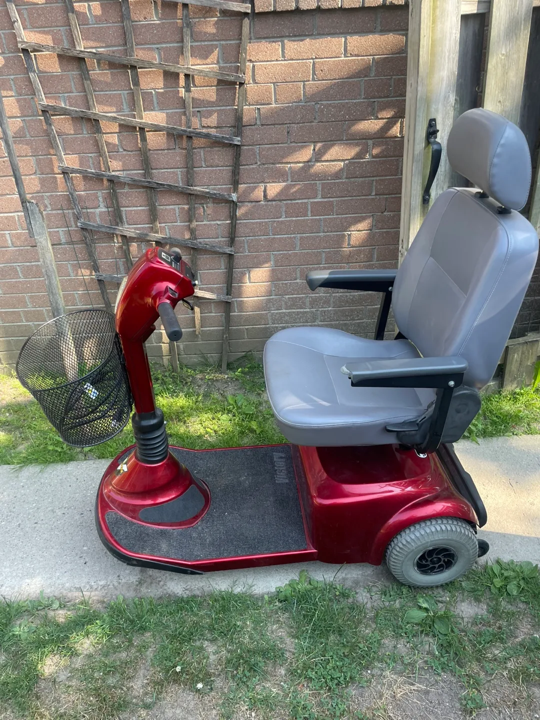 Mobility scooter / wheelchair (not work- as it’s) thumbnail