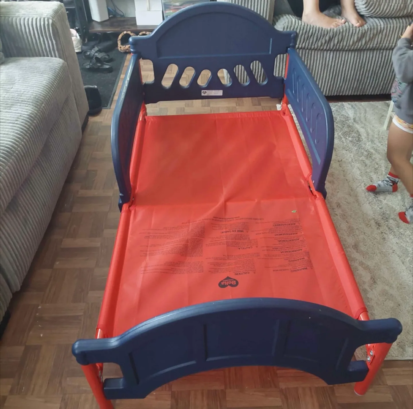 Delta Children Toddler Cot - Blue & Red image indicator(2)