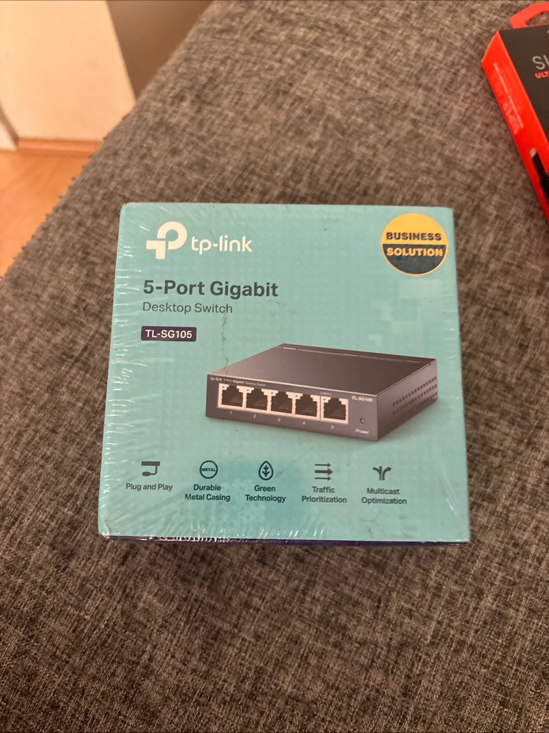 New TP-Link 5-Port Gigabit Desktop Switch thumbnail