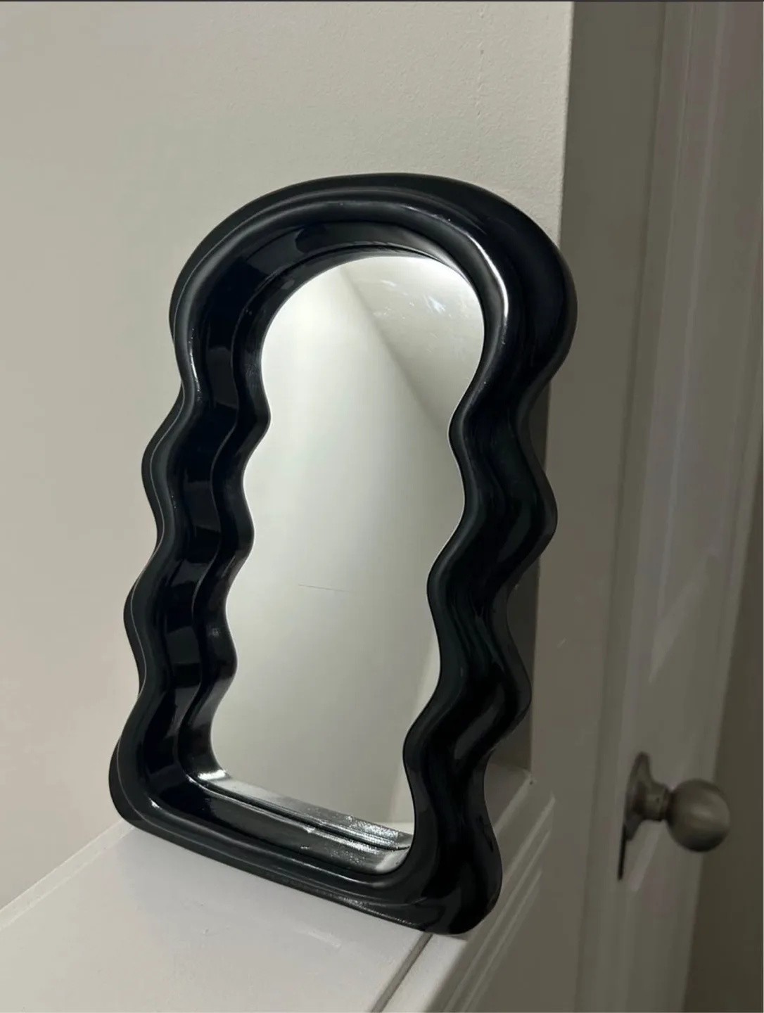 Black Wavy Mirror thumbnail