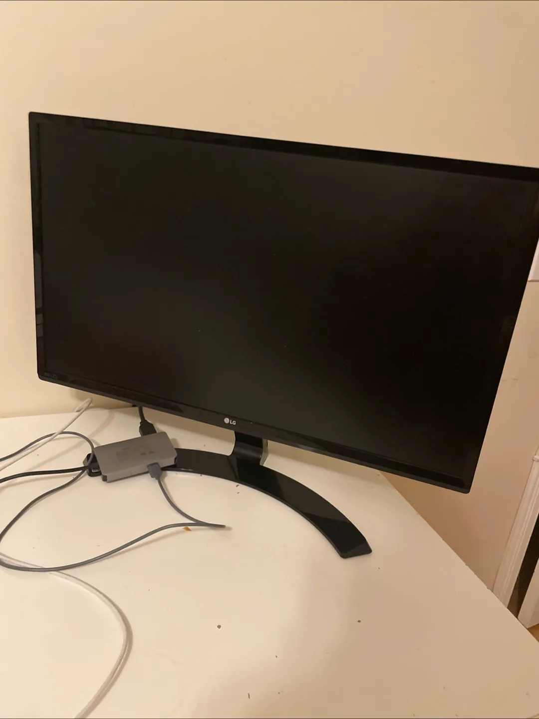 LG Monitor 24” thumbnail