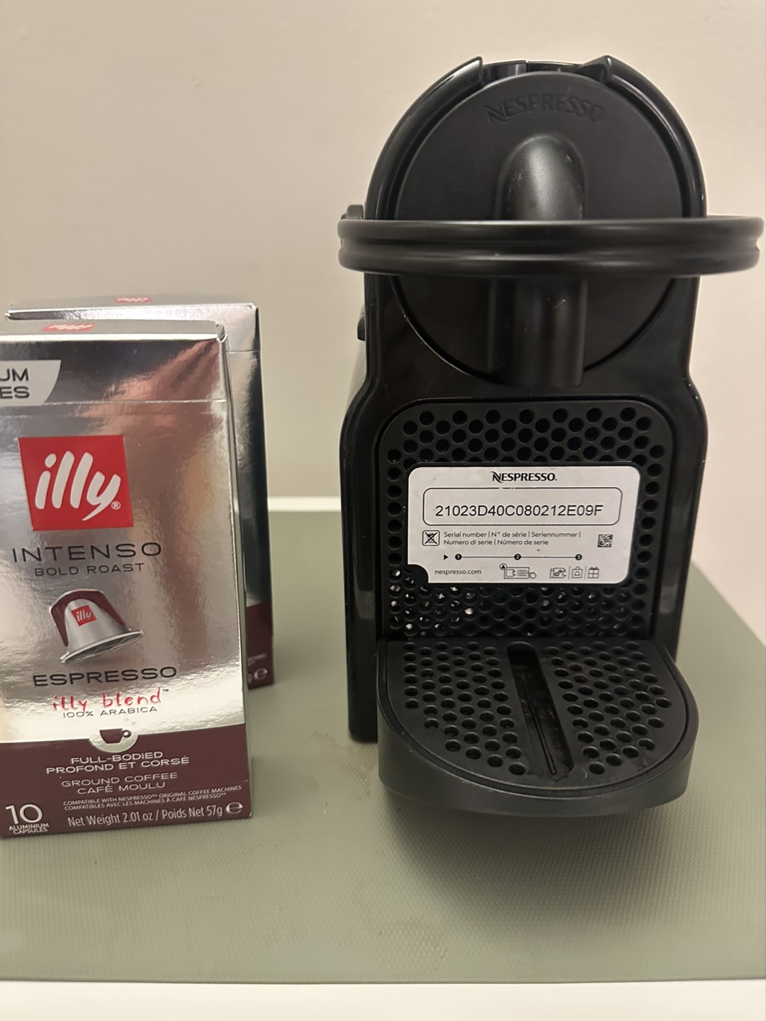 Nespresso Coffee Machine (+ 20 illy capsules)