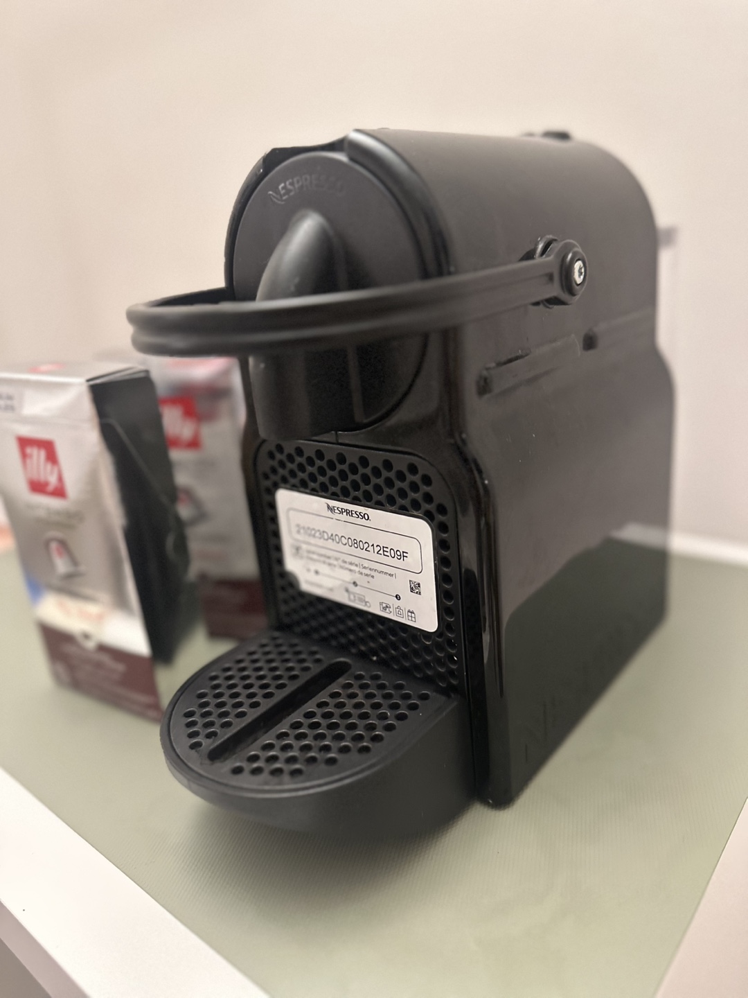 Nespresso Coffee Machine (+ 20 illy capsules) - photo 2