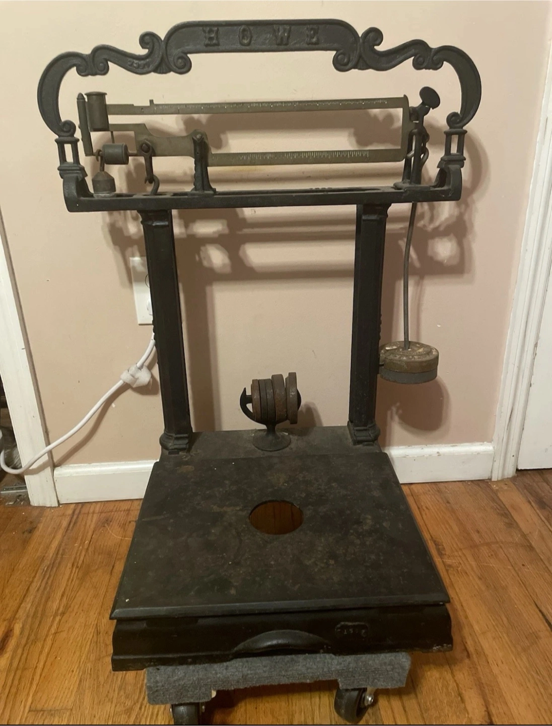 Antique Howe Platform Weighing Scale | Karrot