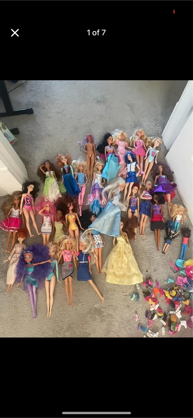 Barbie Dollhouse, Clothes, and Accessories Bundle image indicator(4)