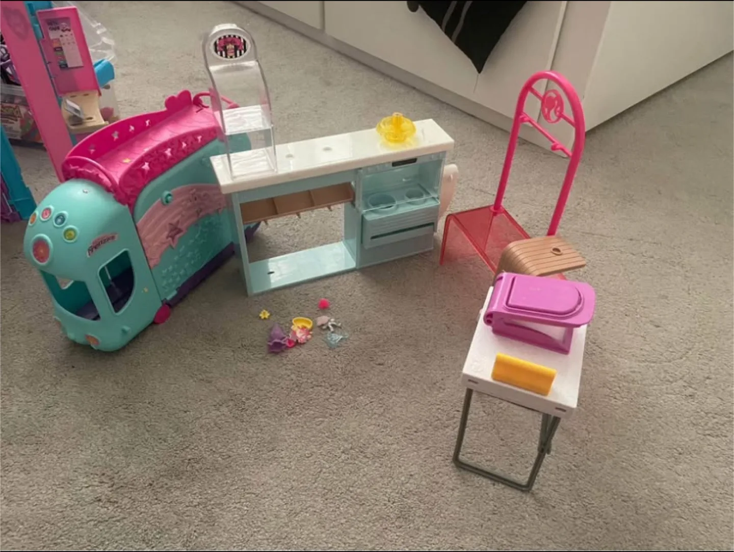 Barbie Dollhouse, Clothes, and Accessories Bundle image indicator(6)