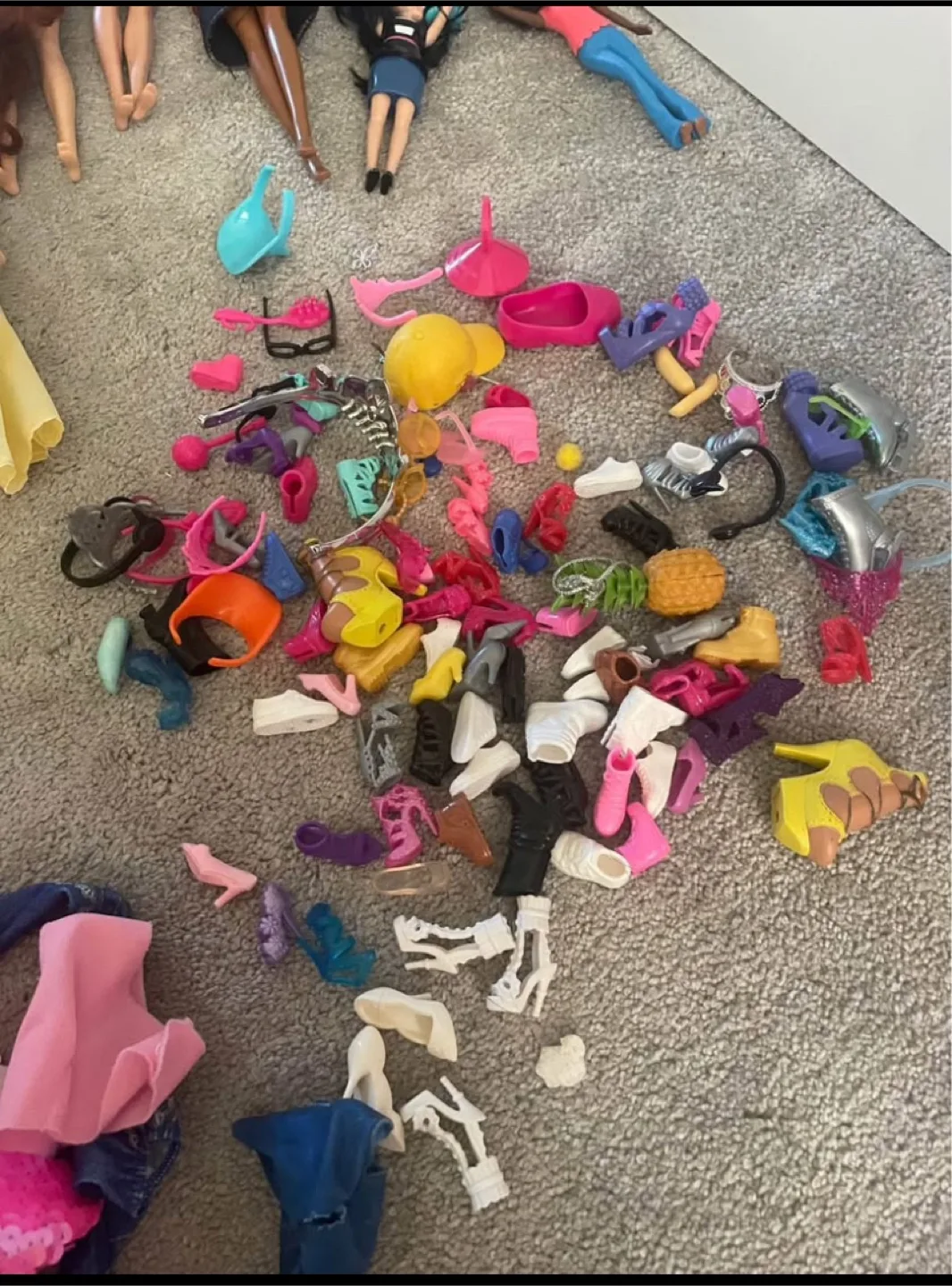 Barbie Dollhouse, Clothes, and Accessories Bundle image indicator(7)