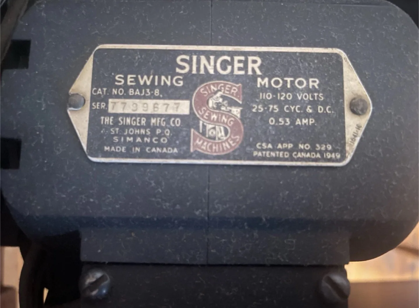 Vintage Singer 99K Sewing Machine with Cabinet image indicator(4)