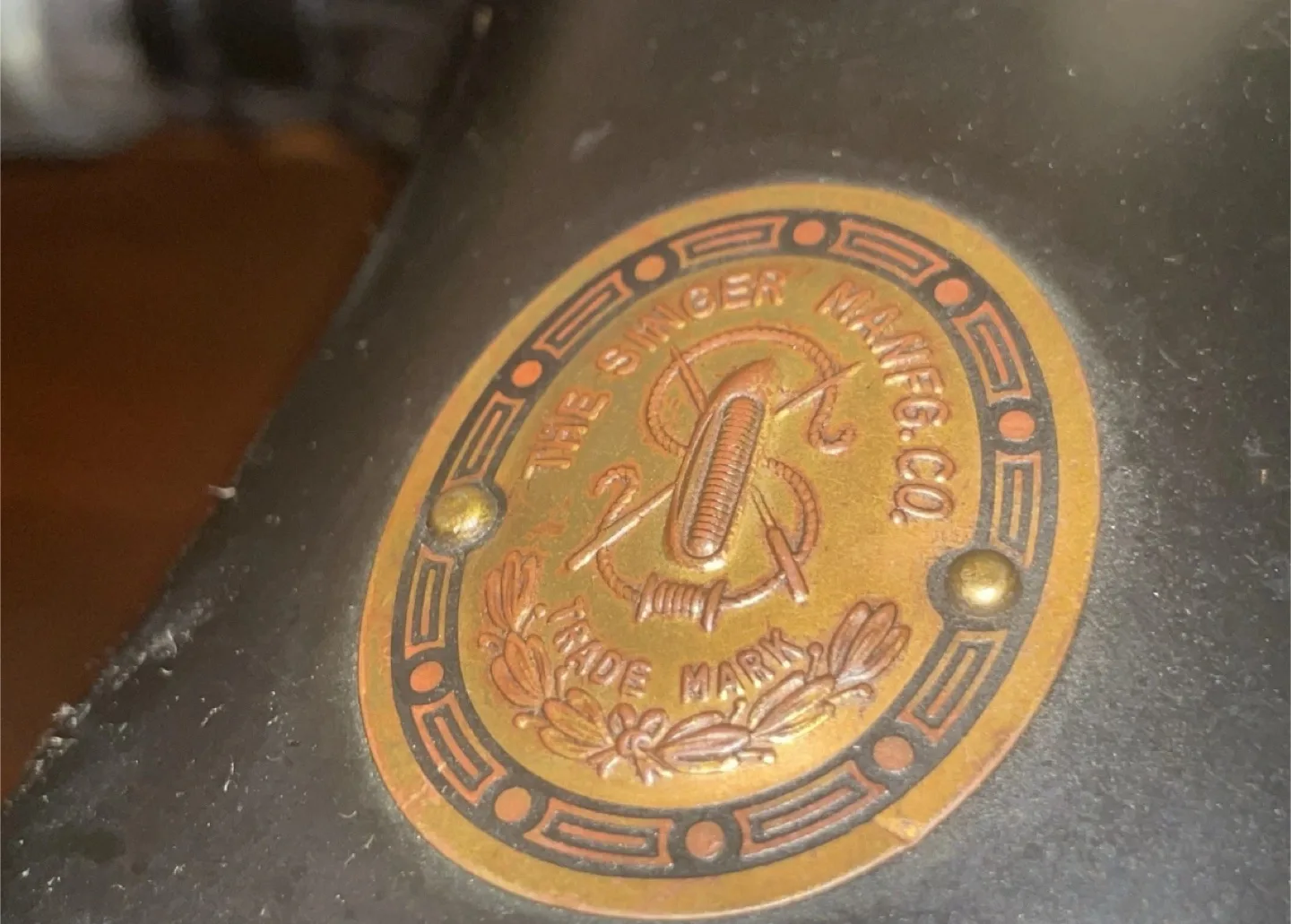 Vintage Singer 99K Sewing Machine with Cabinet image indicator(6)