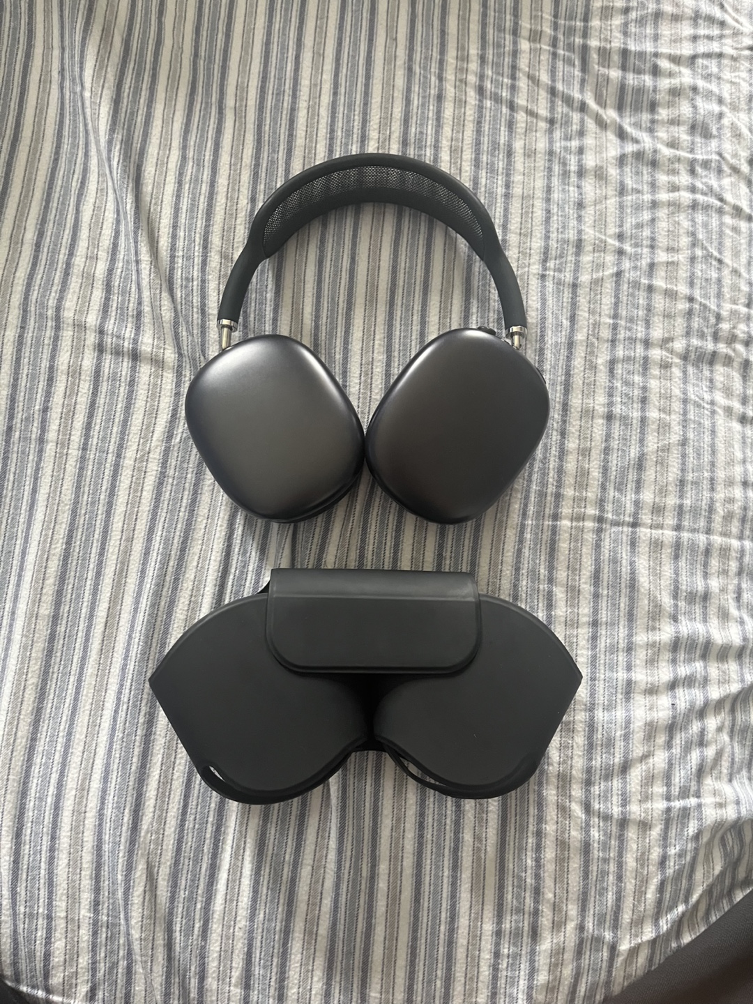 AirPods Max – Midnight Black - photo 3